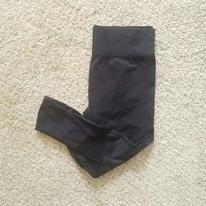 2/$25 💗 Fabletics Capri Leggings